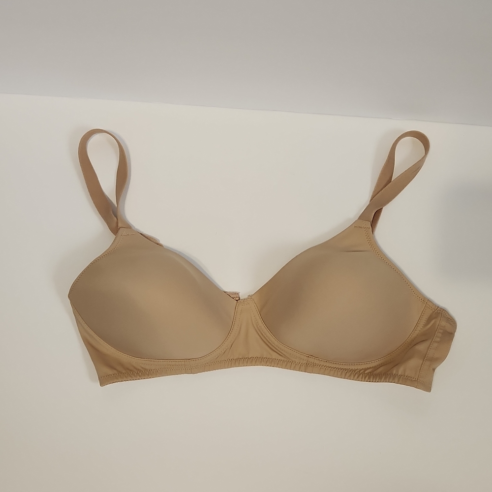 Hanes Women's Concealing Petals Nude Wirefree C38 Bra MHG510